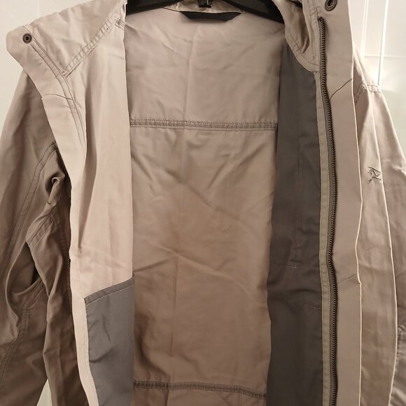 Arc’teryx Light Gray Windbreaker Shell - Picture 12 of 13